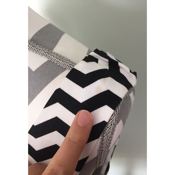 Last Chance! White House Black Market Chevron Tulip Belt Dress - Picture 4 of 5